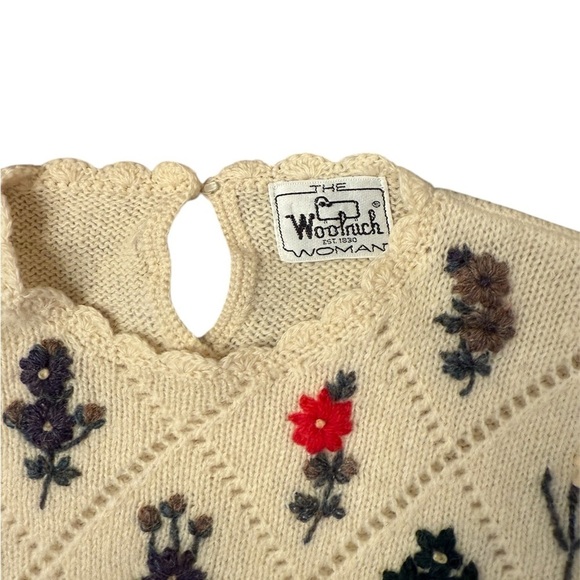 VINTAGE Woolrich Floral Embroidered Cream Sweater - Picture 11 of 14